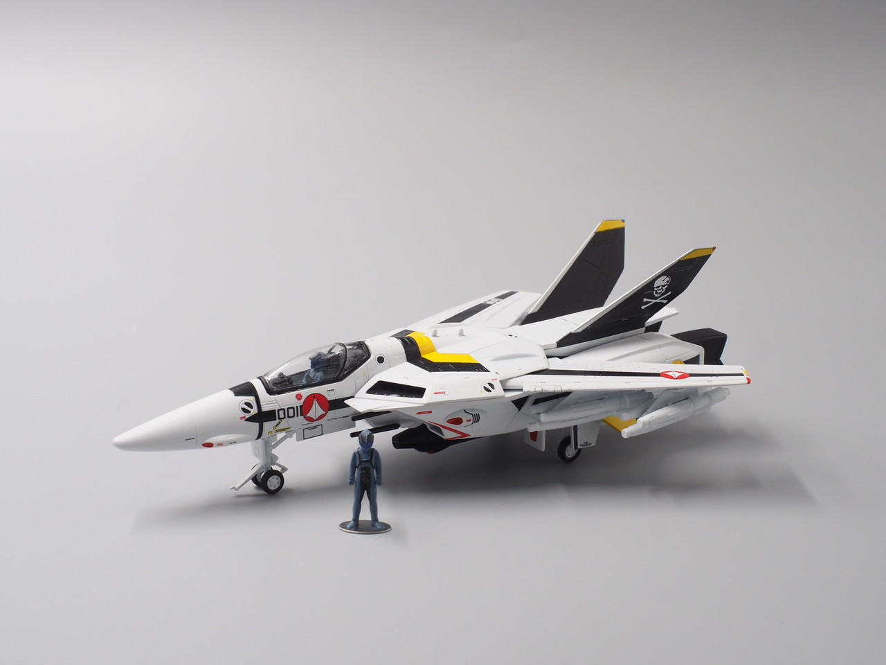 /macross-calibre-wings-1-72-vf-1s-valkyrie-fighter/ product image