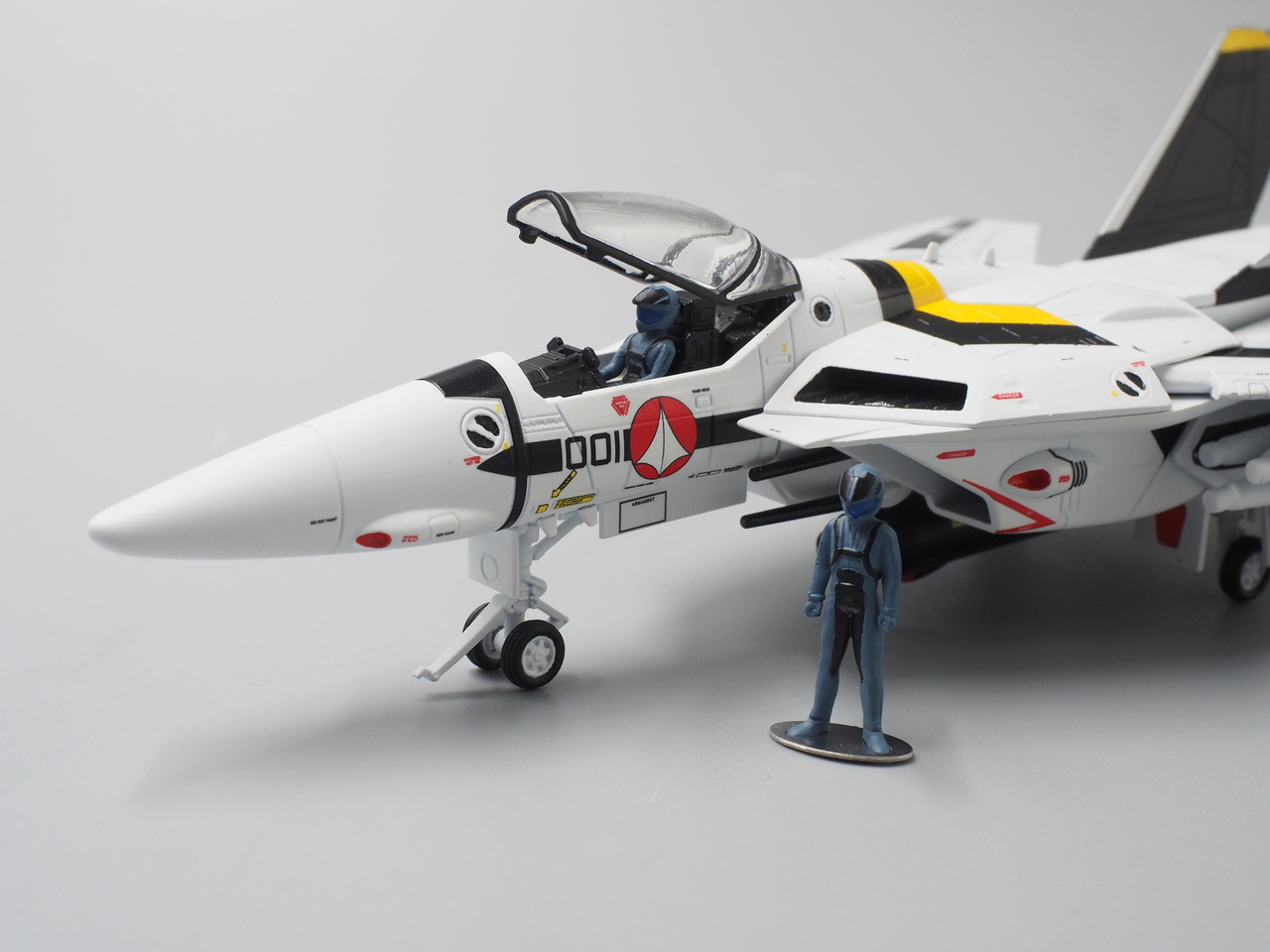/macross-calibre-wings-1-72-vf-1s-valkyrie-fighter/ product image
