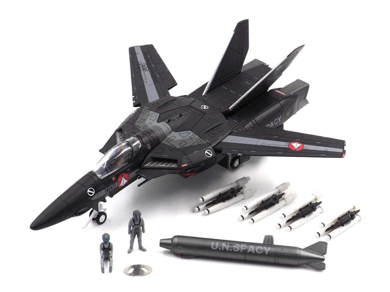 /macross-calibre-wings-1-72-vf-1s-fighter-valkyrie-stealth-2020-convention-exclusive-pre-order/ product image