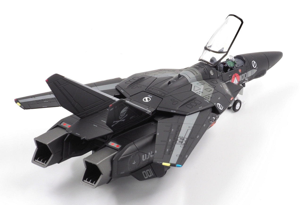 /macross-calibre-wings-1-72-vf-1s-fighter-valkyrie-stealth-2020-convention-exclusive-pre-order/ product image