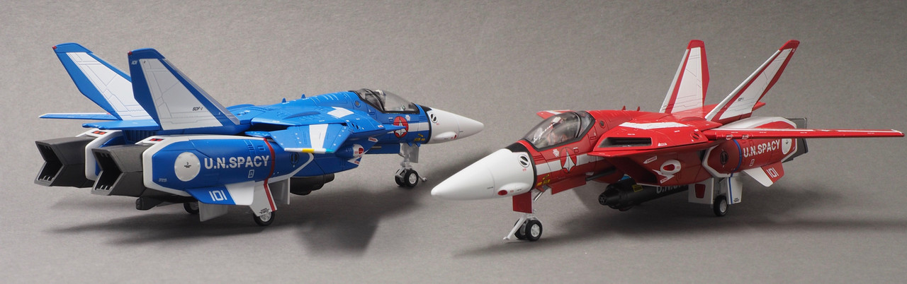 /macross-calibre-wings-max-miriya-1-72-vf-1j-fighter-valkyrie-gift-set/ product image