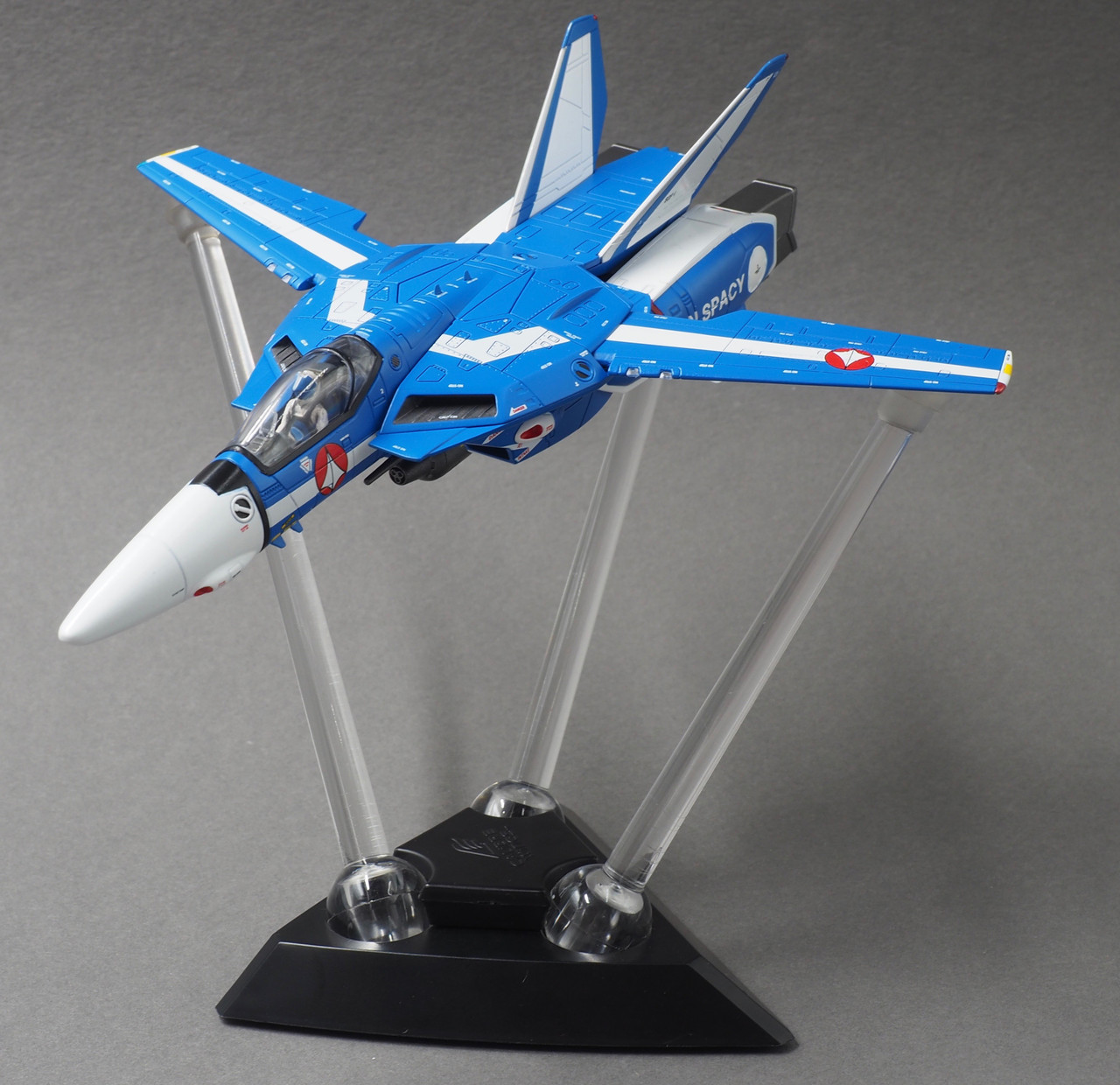 /macross-calibre-wings-max-miriya-1-72-vf-1j-fighter-valkyrie-gift-set/ product image