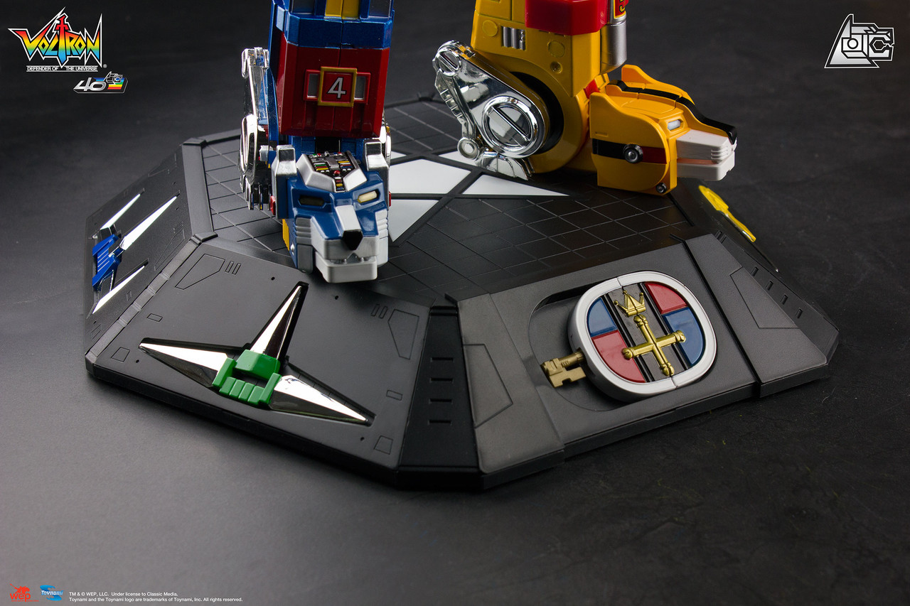 /voltron-40th-anniversary-collectors-set/ product image